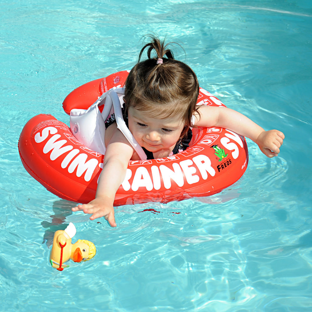 The red SWIMTRAINER Classic learn-to-swim ring