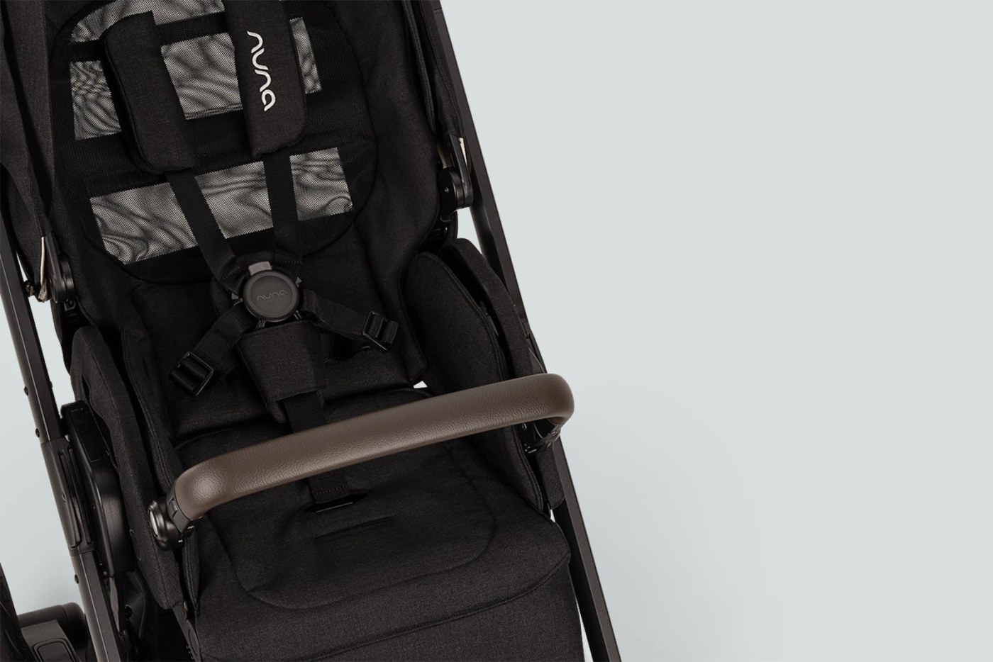 Nuna MIXX next MagneTech Secure Snap magnetic harness buckle