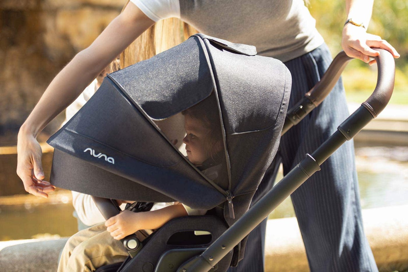 Nuna MIXX next water-repellent UPF 50+ extendable canopy