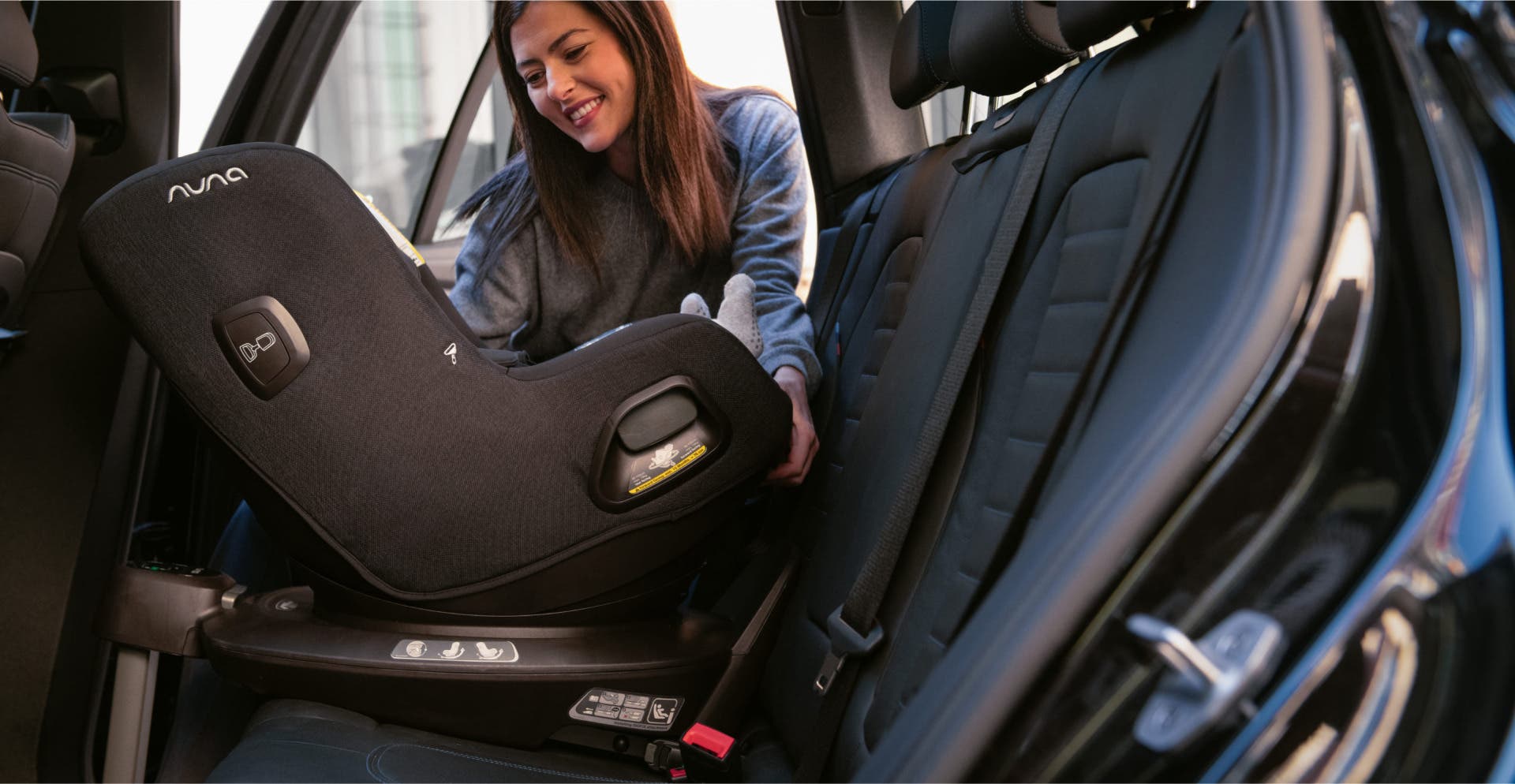 Nuna Pruu Swivel Car Seat — official Nuna