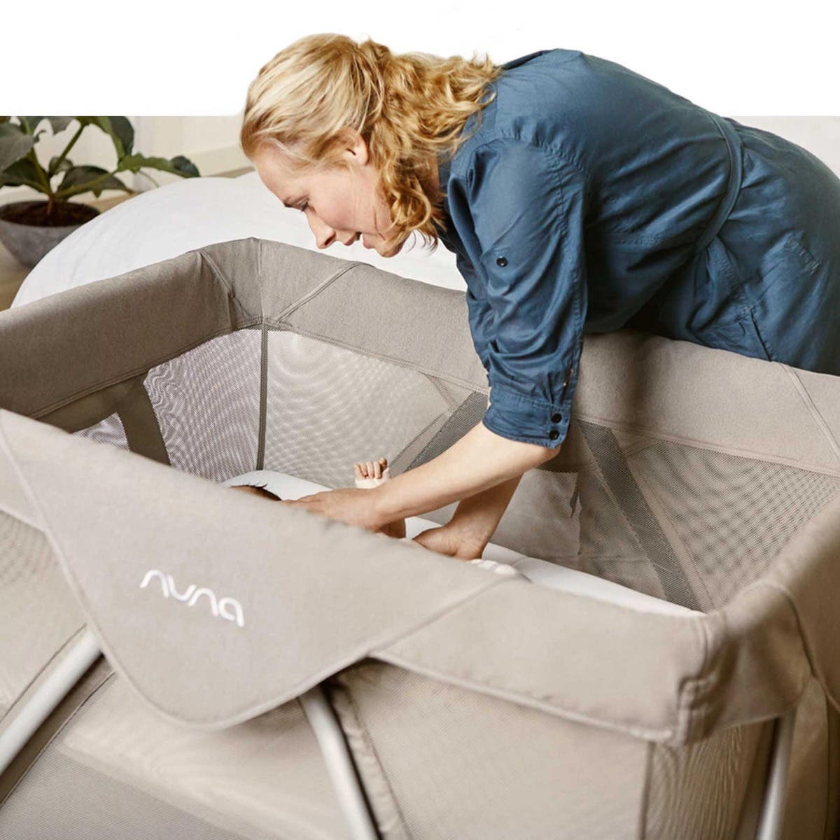 Nuna Sena Aire Travel Cot & Playard — official Nuna